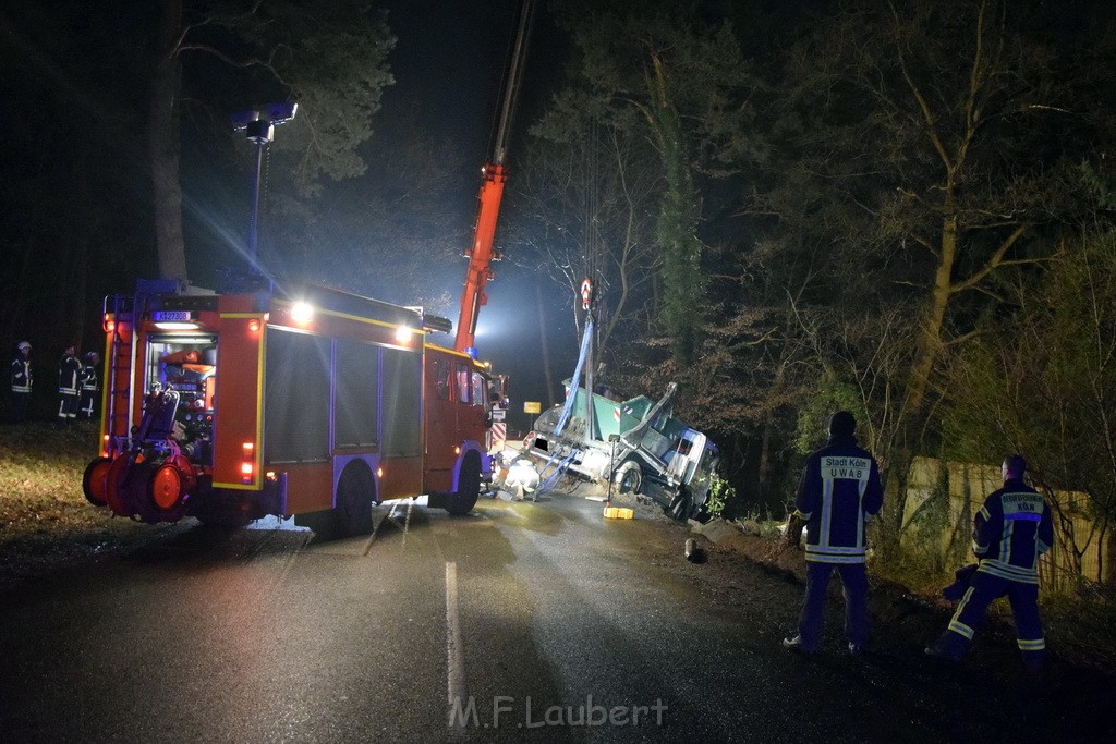 Container LKW umgestuerzt Koeln Brueck Bruecker- Dellbruecker Mauspfad P496.JPG - Miklos Laubert